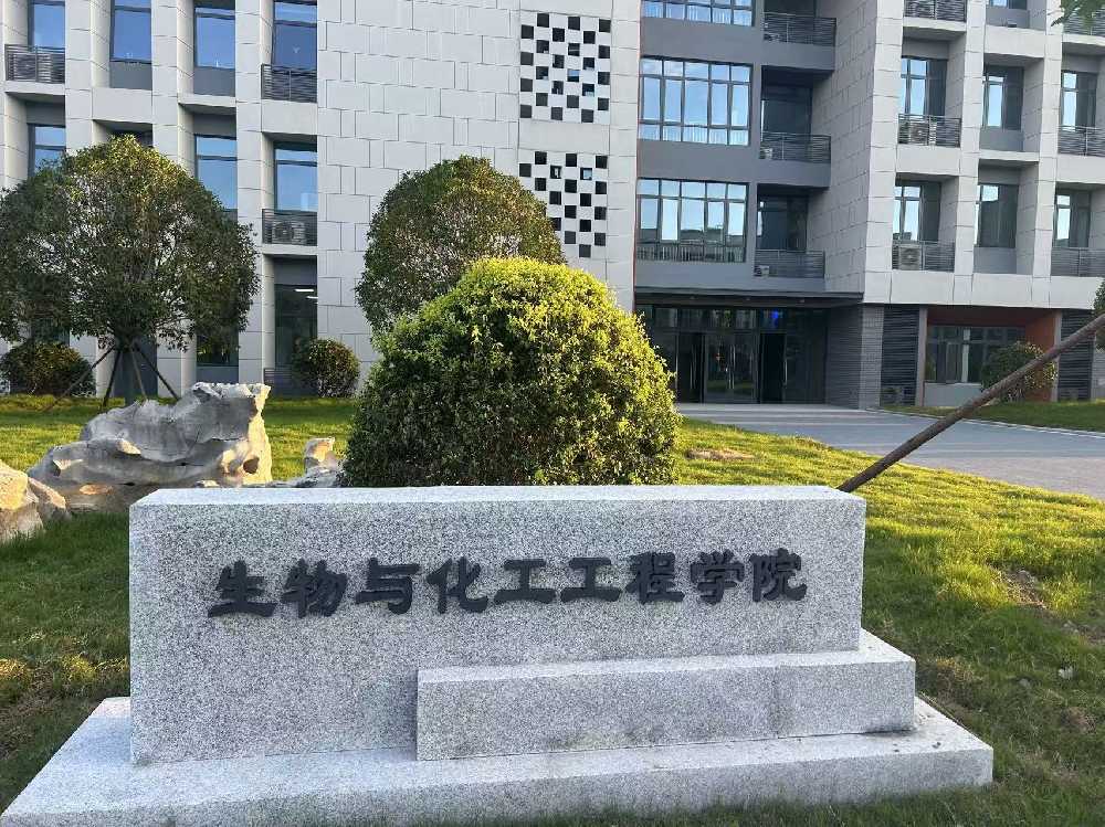 内乡县扬州职业大学体育场高杆灯项目